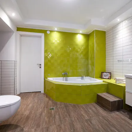 Our Happy Place Maisonette 카발라